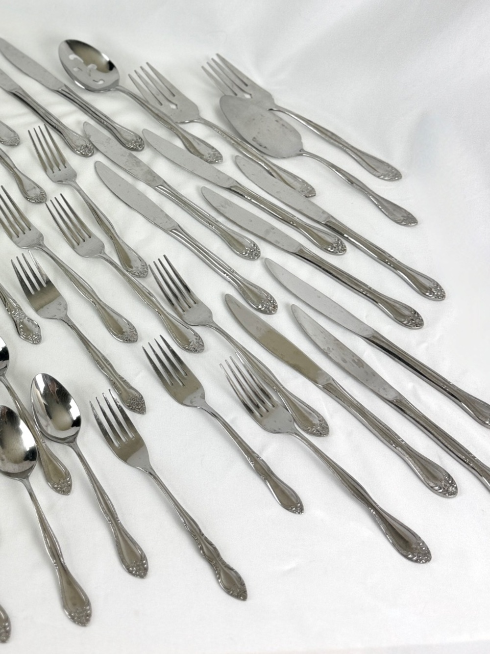 Vintage Carlton CAS4 Stainless Steel Flatware w Serving Pieces 43 pc Lot Japan - Picture 2 of 16